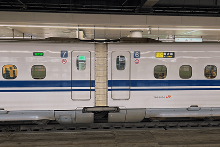 クレジットカードと提携している予約サイトや飛行機、鉄道を利用する