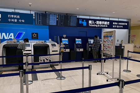 保安検査場を通過する